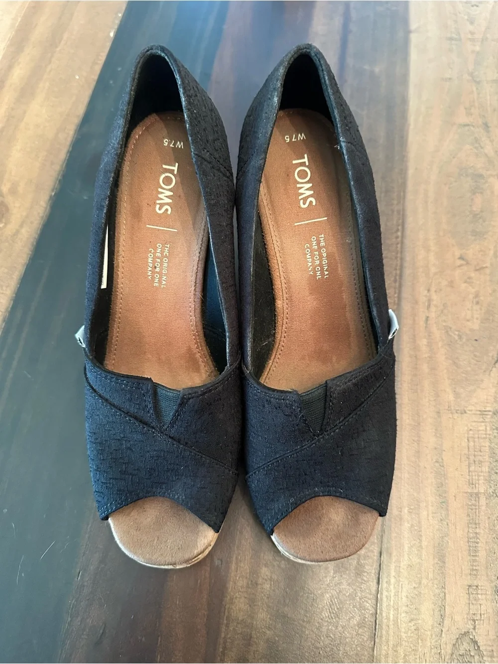 Toms black canvas